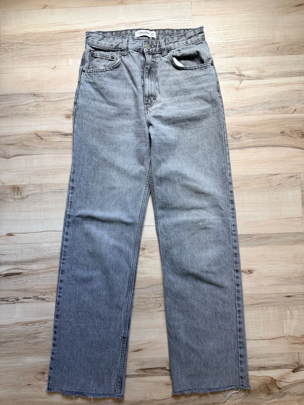 Pull&Bear Women’s Gray Straight Leg Jeans Raw Hem